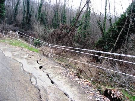 Occhio che si squaglia la strada.