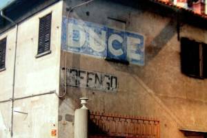 Orfengo (NO) scritta su parete di muro privato.